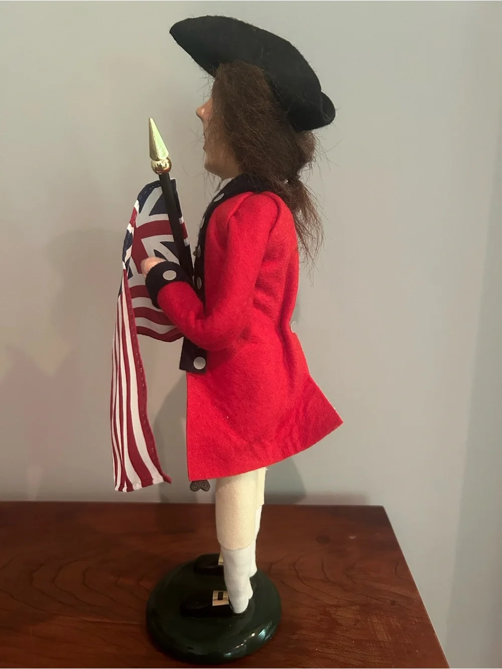 Byers Choice Williamsburg Caroler Revolutionary Flag Soldier